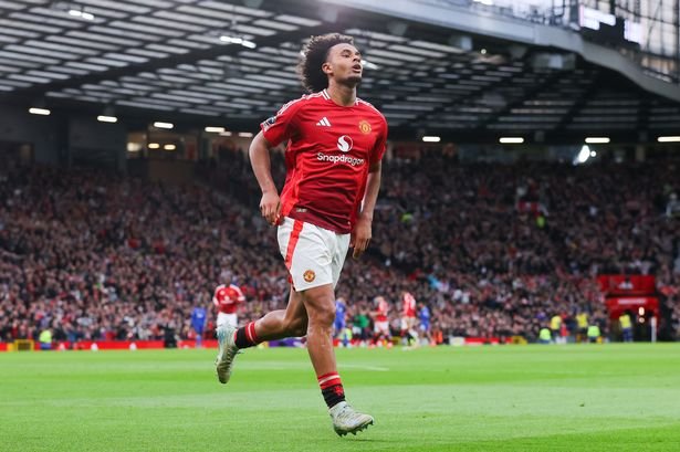 Joshua Zirkzee responds to teammates after Man United redemption vs Everton