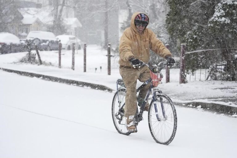 U.S. South slowly thawing out after snow, icy temperatures gripped region