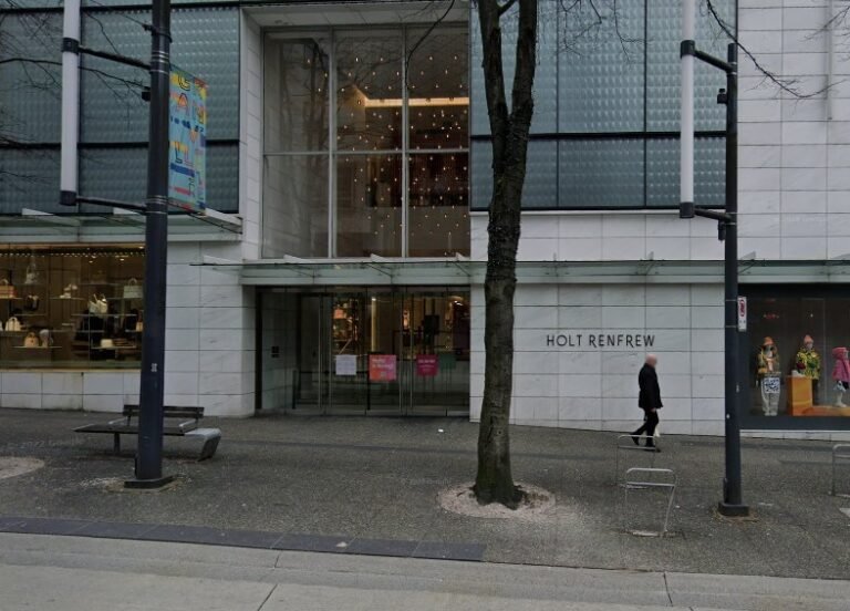 Man uses explosives, gun in attempted robbery at Holt Renfrew, Vancouver police allege