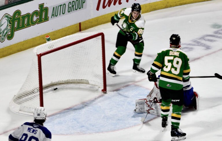 London Knights fend off Wolves for fifth straight win