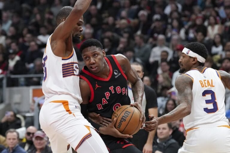 Boucher leads bench in Raptors win over Suns