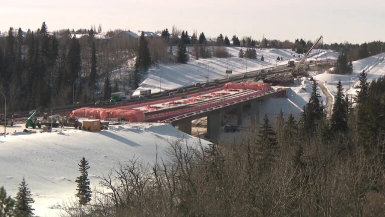 More lane reductions coming to Rainbow Valley Bridge section of Whitemud Drive