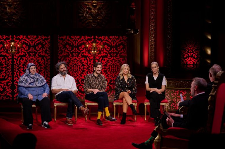 Pictured (L-R): Fatiha El-Ghorri, Jason Mantzoukas, Mathew Baynton, Rosie Ramsey and Stevie Martin Taskmaster Series 19, Episode 1 TV still Channel 4