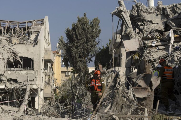 RISHON LEZION, ISRAEL - JUNE 14: Emergency and rescue workers inspect a scene of heavily damaged buildings after an overnight strike on June 14, 2025 in Rishon LeZion, Israel. Iran launched a retaliatory missile strike on Israel starting late on June 13, after a series of Israeli airstrikes earlier in the day targeted Iranian military and nuclear sites, as well as top military officials. (Photo by Amir Levy/Getty Images)