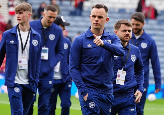 Lawrence Shankland with his Hearts team-mates