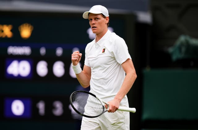 Jannik Sinner clenches his fist