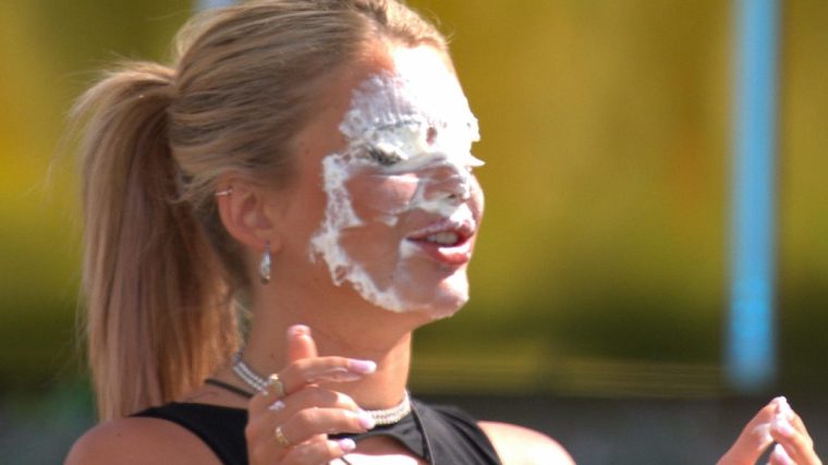 Snog, Marry, Pie Love Island