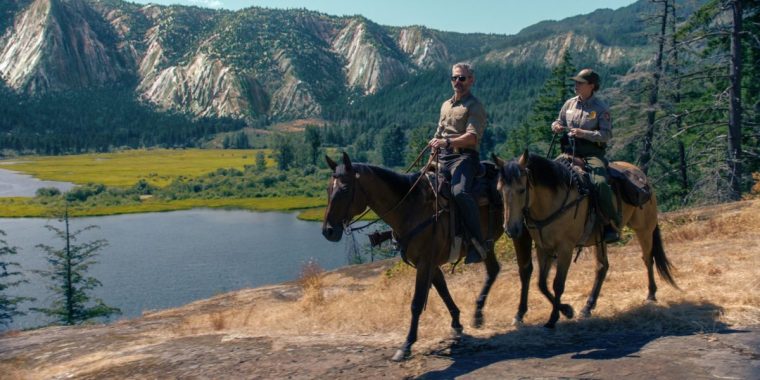 Untamed. (L to R) Eric Bana as Kyle Turner, Lily Santiago as Naya Vasquez in episode 102 of Untamed. Cr. Courtesy of Netflix ?? 2025 untamed TV still Netflix