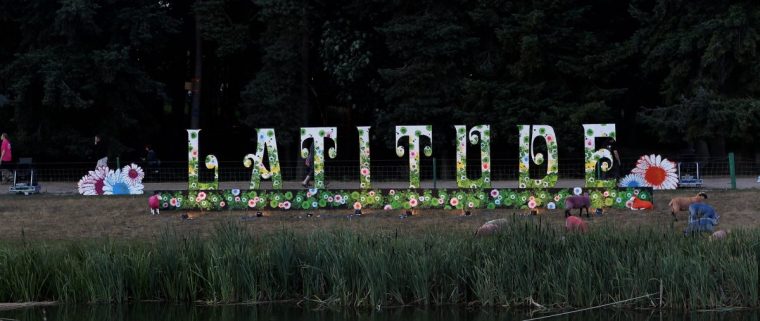 SOUTHWOLD, ENGLAND - JULY 16: Atmosphere on day one of Latitude Festival 2010 held at Henham Park Estate on July 16, 2010 in Southwold, England. (Photo by Getty Images/Getty Images)