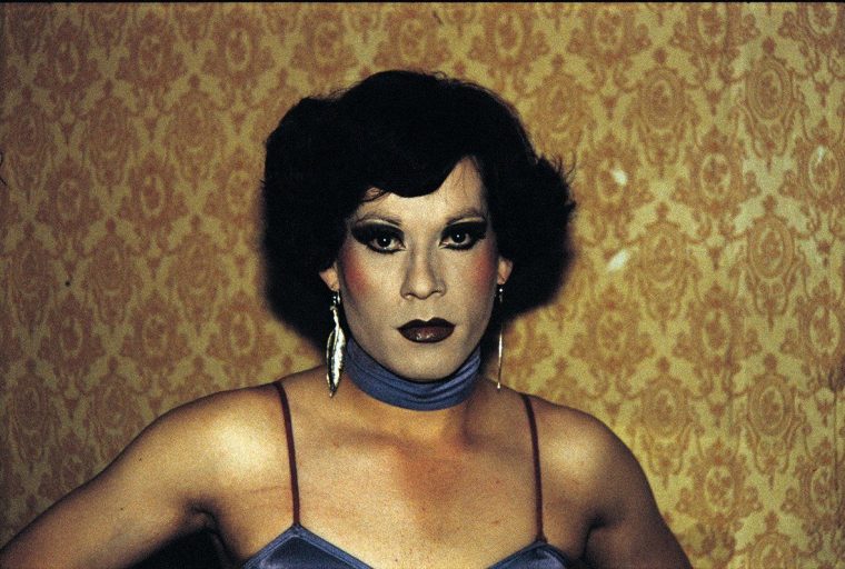 Paz Err?zuriz, Evelyn, La Palmera, Santiago/Evelyn, La Palmera, Santiago from the series Manzana de Ad?n color [Adam's Apple colour], 1983, Digital ink print on paper. ? Paz Err?zuriz. Colecciones Fundaci?n MAPFRE Paz Err?zuriz, Evelyn, La Palmera, Santiago, Evelyn, La Palmera, Santiago from the series Manzana de Ad?n color [Adam's Apple colour], 1983, Digital ink print on paper, 31.4 ? 44 cm. ? Paz Err?zuriz. Col. Image from: Paz Err?zuriz: Dare to Look MK Gallery, 19 July ? 5 October 2025 Image supplied via Aneira Pontinapontin@mkgallery.org