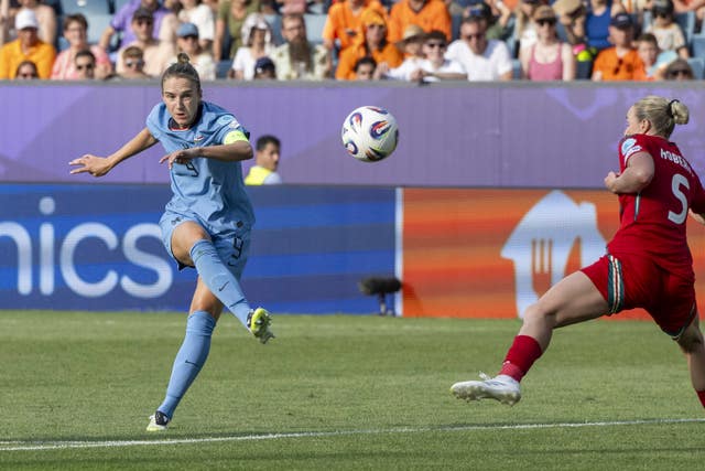 Vivianne Miedema opens the scoring for the Netherlands