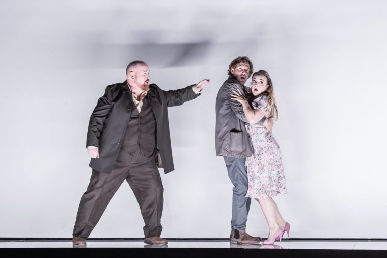 Kat'a Kabanova at Glyndebourne, July 2025. Revival directed by Eleonora Gravagnola, conducted by Robin Ticciati. Nicky Spence as Boris. Sam Furness as Kudrjas. Rachael Wilson as Varvara. K??a Kabanov? Kata Kabanova Glyndebourne Credit ? Glyndebourne Productions Ltd. Photo: Marc Brenner Image via luke.batchelor@glyndebourne.com