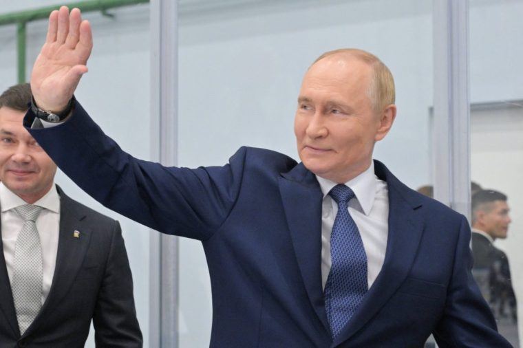 Russia's President Vladimir Putin waves his hand during a visit to a plant of Omega-Sea enterprise in the far eastern port city of Magadan on the Sea of Okhotsk, Russia, August 15, 2025. Sputnik/Alexey Nikolsky/Pool via REUTERS ATTENTION EDITORS - THIS IMAGE WAS PROVIDED BY A THIRD PARTY.