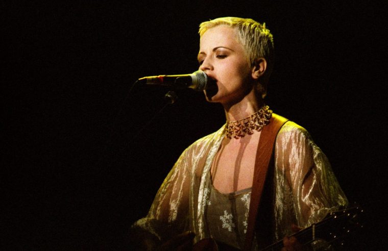LONDON, UNITED KINGDOM - JANUARY 12: Singer and guitarist Dolores O'Riordan of Irish rock band The Cranberries performs on stage at The Royal Albert Hall on January 12th, 1995 in London, England. (Photo by Pete Still/Redferns)
