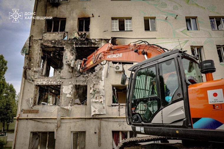 KHARKIV, UKRAINE - AUGUST 18: (----EDITORIAL USE ONLY - MANDATORY CREDIT - 'STATE EMERGENCY SERVICE OF UKRAINE / HANDOUT' - NO MARKETING NO ADVERTISING CAMPAIGNS - DISTRIBUTED AS A SERVICE TO CLIENTS----) Search and rescue operations continue after the Russian drone strikes of a building as search and rescue teams conduct search and rescue operations in Kharkiv, Ukraine on August 18, 2025. A total area of 900 square meters was damaged in the attacks, and seven people were reportedly killed and 18 injured. An entire family lost their lives on the top floor of a building targeted in the attacks, while damage and fire were caused on the first, third and fifth floors of the building. There may be people under the rubble, and search operations are ongoing. (Photo by State Emergency Service of Ukraine/Anadolu via Getty Images)