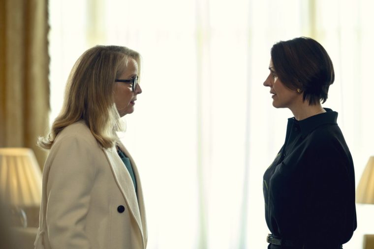 The Hostage. (L to R) Julie Delpy as Vivienne, Suranne Jones as Abigail in Episode 4 of The Hostage. Cr. Des Willie/Netflix ?? 2025
