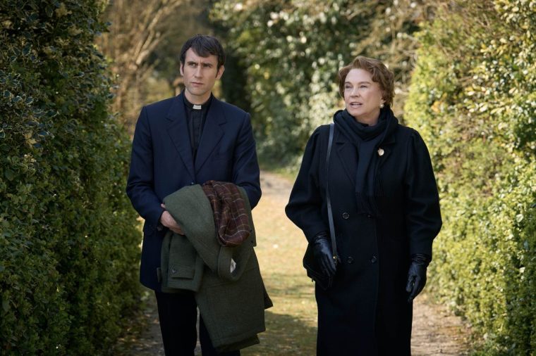 Canon Daniel Clement (MATTHEW LEWIS), Audrey (AMANDA REDMAN) - Daniel and Audrey take a walk through the grounds of St Marys.