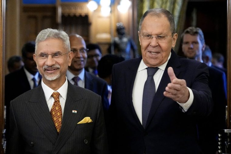 TOPSHOT - Russia's Foreign Minister Sergey Lavrov (R) and India's Foreign Minister Subrahmanyam Jaishankar enter a hall for their talks at Zinaida Morozova's Mansion in Moscow on August 21, 2025. (Photo by Alexander Zemlianichenko / POOL / AFP) (Photo by ALEXANDER ZEMLIANICHENKO/POOL/AFP via Getty Images)