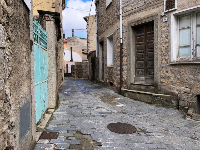 Ollolai, in deep Sardinia, digital nomad village that only wants Americans - Roberto Tangianu