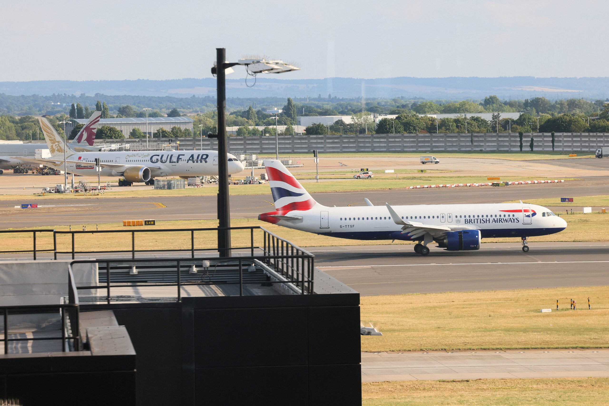 The new runway would enable an additional 276,000 flights per year