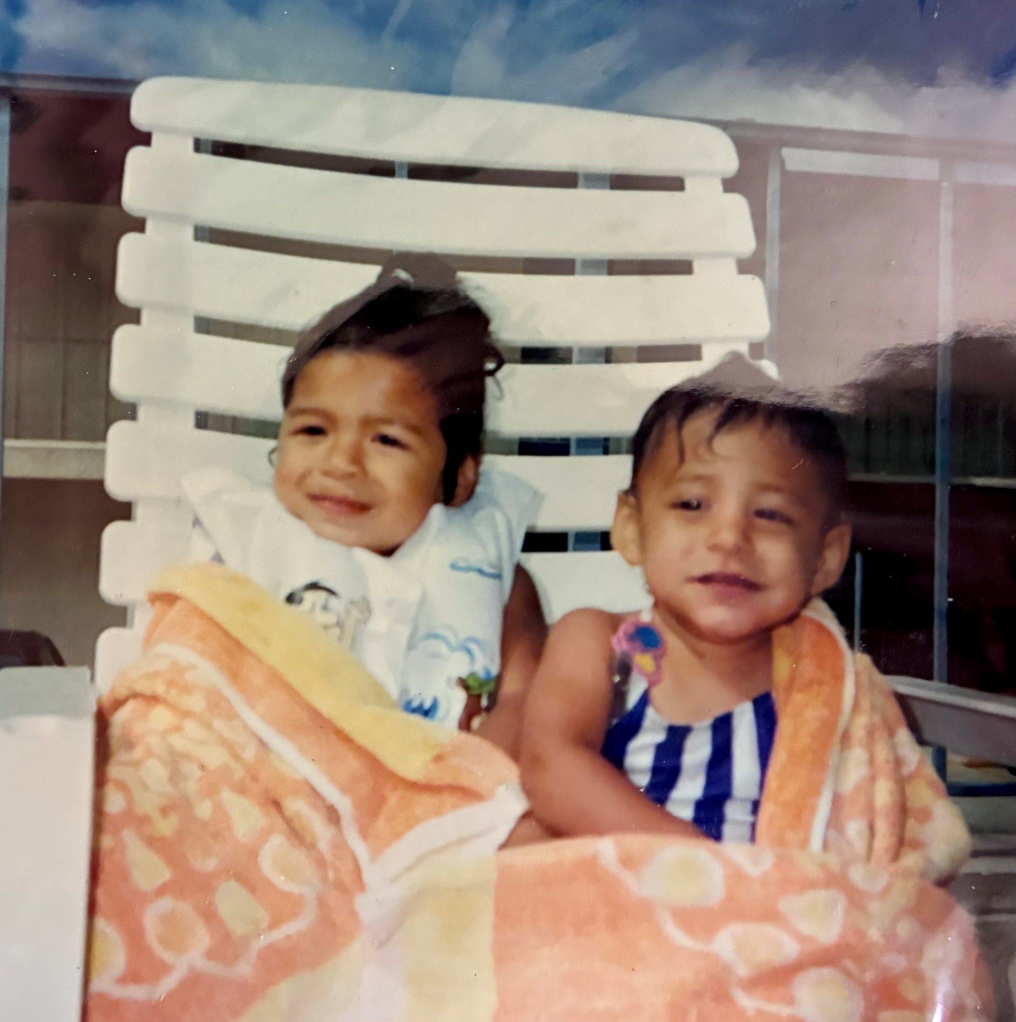 In 1989, a young mother, Marina Ramos, was found stabbed to death. Decades later, her two babies, who went missing at the time, have been found alive