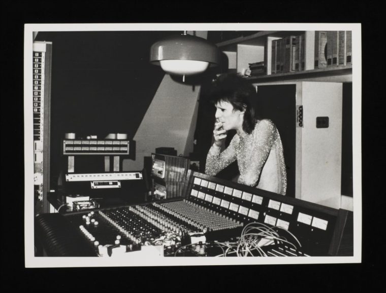 David Bowie Centre V&A East Storehouse Bowie in a recording studio. Photo by Mick Rock, 1973. ? Mick Rock Image from https://www.vam.ac.uk/info/press#press-images-photography-and-filming