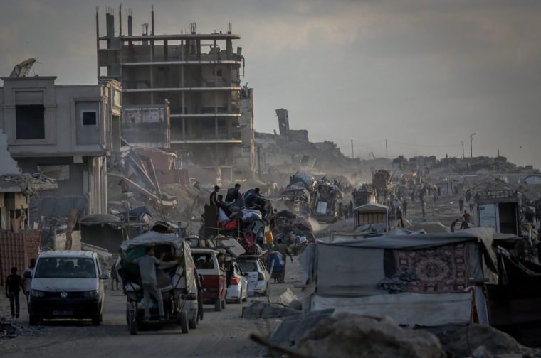GAZA CITY, GAZA - SEPTEMBER 22: Palestinians flee to the south along al-Rashid Street with their belongings after intensified Israeli attacks and evacuation orders in Gaza City, Gaza on September 22, 2025. (Photo by Saeed M. M. T. Jaras/Anadolu via Getty Images)