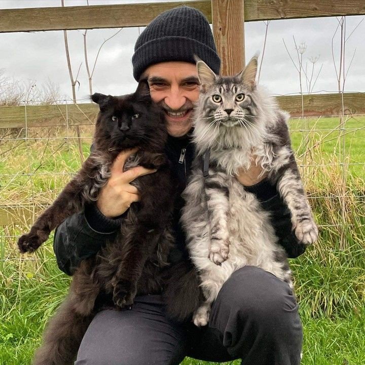 Noel Fitzpatrick with Ricochet and Excalibur Provided by Angelique@publiceye.co.uk