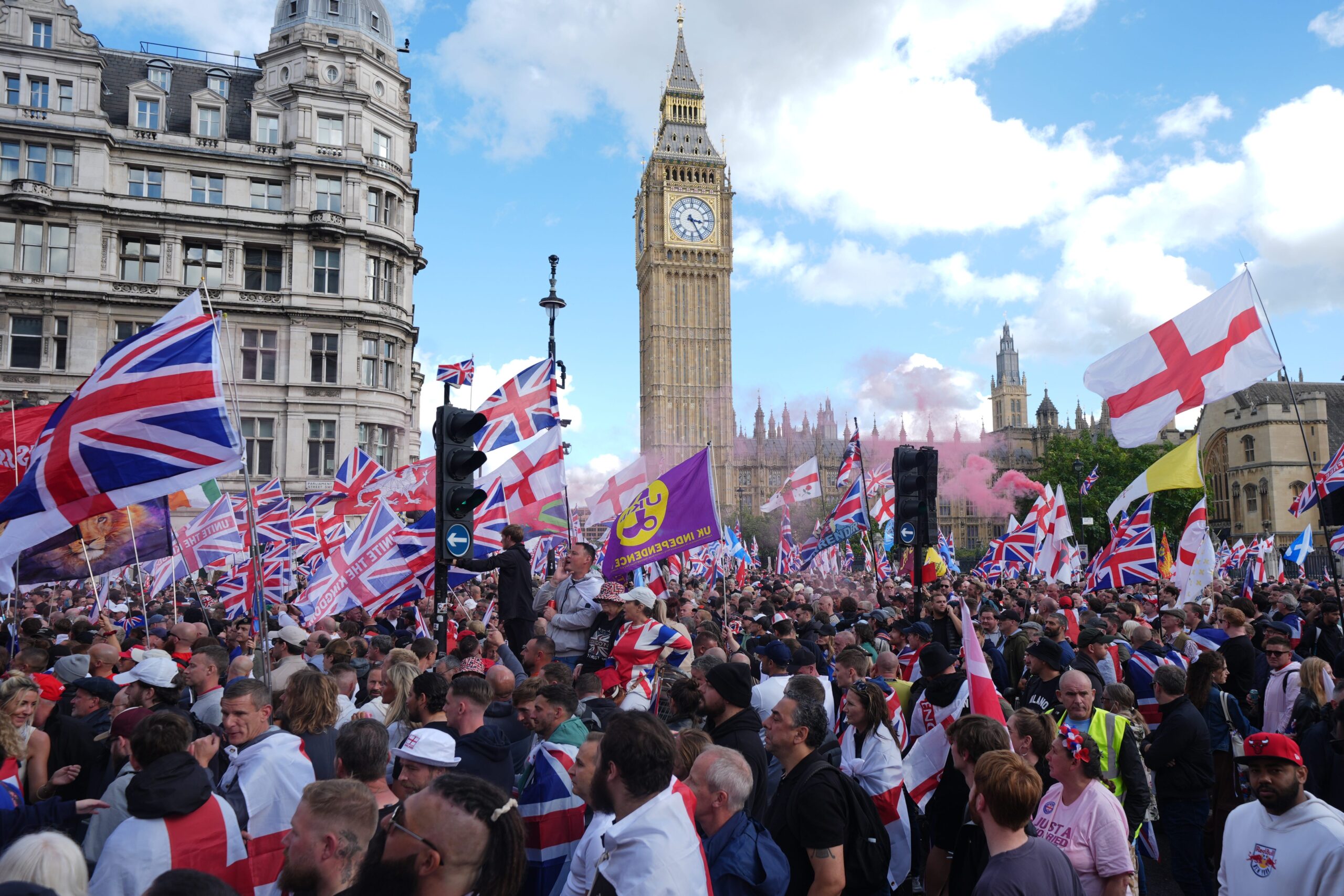 Tens of thousands arrived in the capital to attend the ‘Unite the Kingdom’ protest