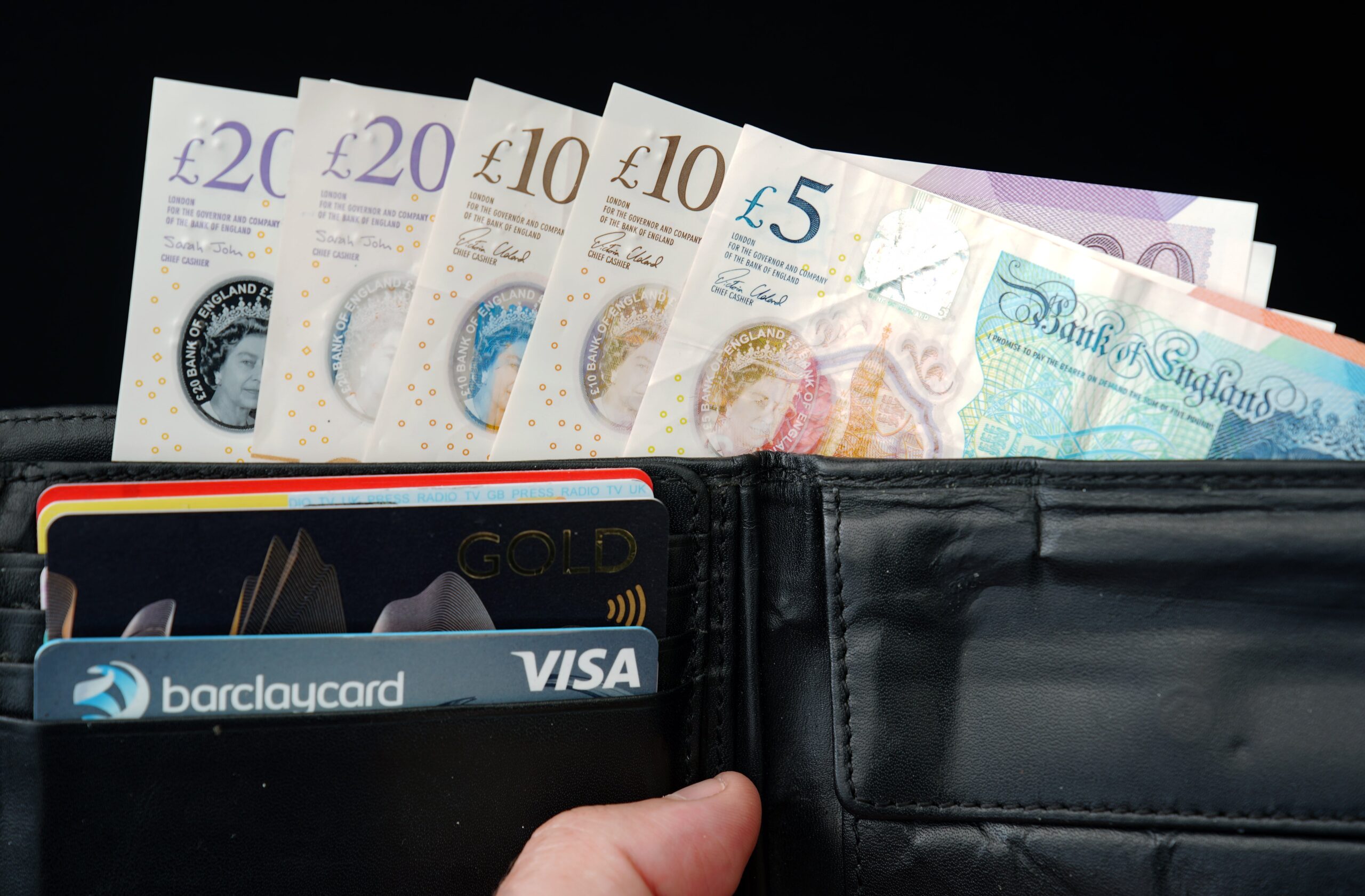 Around 16.9 million adults rarely used cash last year, while 1.2 million mainly used it, UK Finance said