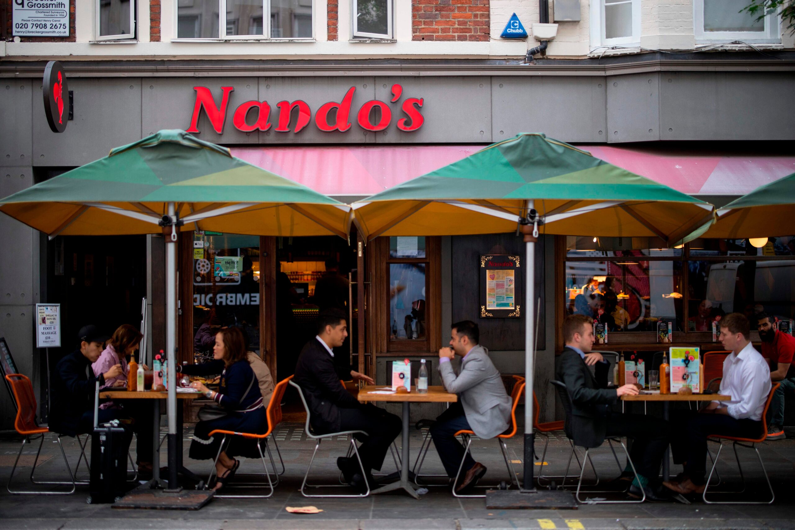 Diners at the popular chicken chain have previously been able to refill their soft drinks for free while they ate there, with Nando’s famous for the ‘bottomless’ drink option