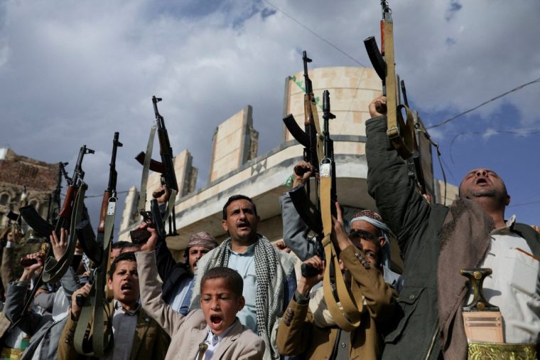FILE PHOTO: Houthi supporters hold up their weapons during a protest against Israel's blockade of aid into the Gaza Strip, in Sanaa, Yemen March 11, 2025. REUTERS/Khaled Abdullah/File Photo