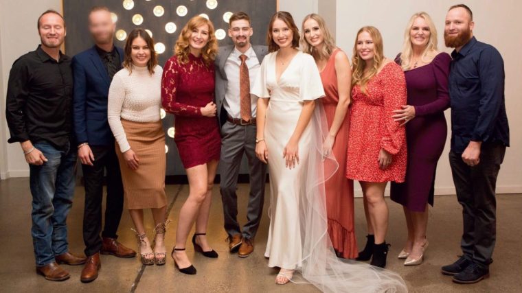 Pamela Jones, second from right, with her nine children at her daughter Bethany’s wedding in 2021 (Photo: Pamela Jones)