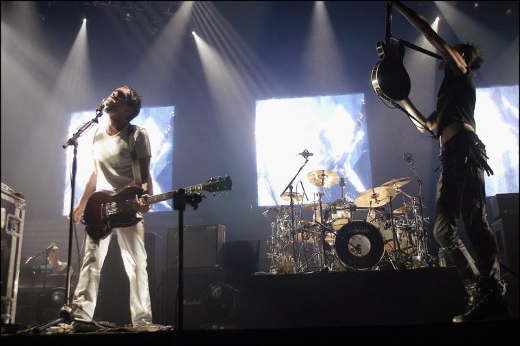 SWITZERLAND - OCTOBER 25: Placebo in concert at the Arena in Geneva, Swiss on October 25, 2003. (Photo by Lionel FLUSIN/Gamma-Rapho via Getty Images)