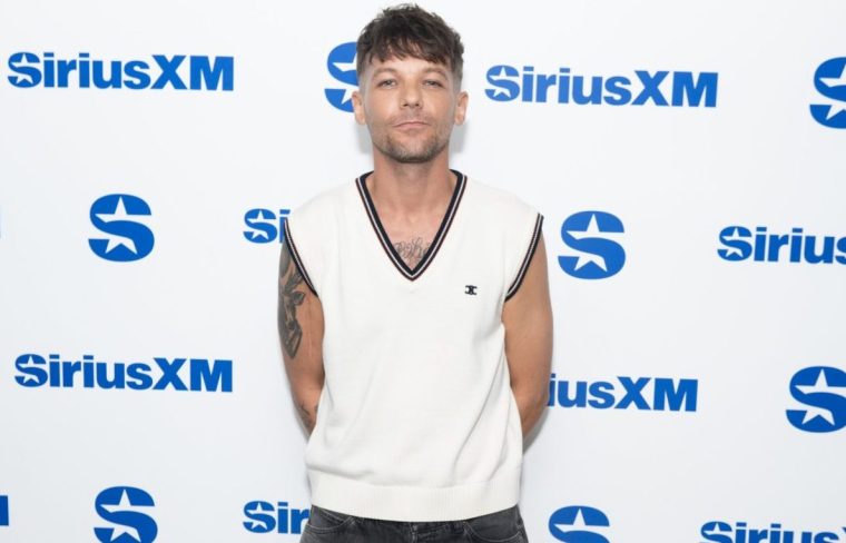 NEW YORK, NEW YORK - SEPTEMBER 30: Louis Tomlinson visits the SiriusXM Studios on September 30, 2025 in New York City. (Photo by Noam Galai/Getty Images)