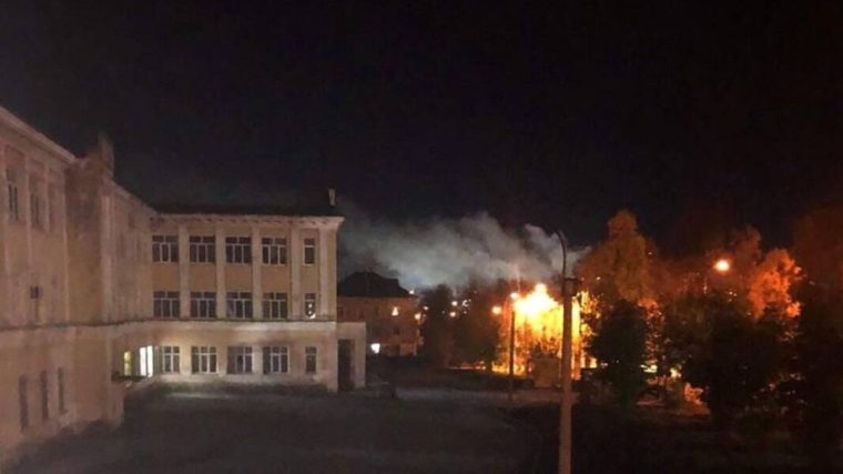 Ukrainian drones attacked a major Russian oil refinery in the Orenburg region and one of its largest chemical producers in the Perm region overnight The Orsknefteorgsintez oil refinery was the target of the Orenburg region strike, Videos posted on Telegram showed at least one drone crashing inside the refinery grounds, followed by a column of black smoke rising above the plant. Image: Telegram/@astra