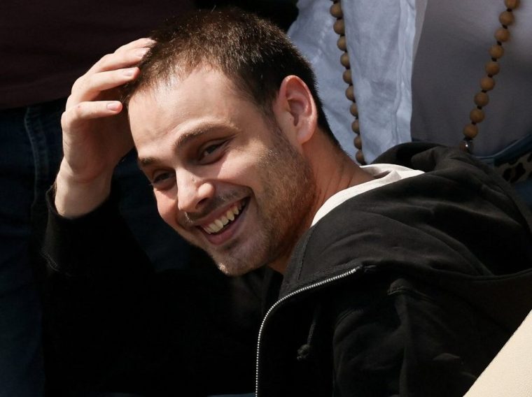 Released hostage Alon Ohel, who was kidnapped during the deadly October 7, 2023 attack by Hamas and taken to Gaza, reacts upon arrival at Rabin Medical Center-Beilinson Hospital, amid a hostages-prisoners swap and a ceasefire deal between Israel and Hamas in Gaza, in Petah Tikva, Israel October 13, 2025. REUTERS/Stoyan Nenov
