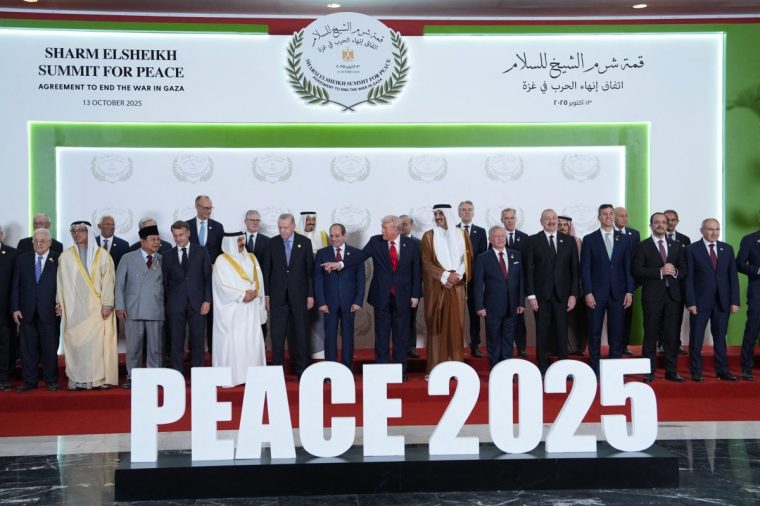 US President Donald Trump (C) poses for a picture with world leaders during a summit on Gaza in Sharm el-Sheikh on October 13, 2025. Trump landed in Egypt on October 13 for a summit on Gaza, following a lightning visit to Israel after a ceasefire he brokered entered into force. (Photo by Evan Vucci / POOL / AFP) (Photo by EVAN VUCCI/POOL/AFP via Getty Images)