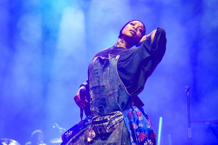 NEW ORLEANS, LOUISIANA - JULY 05: Erykah Badu performs onstage during Day 2 of the 2025 ESSENCE Festival of Culture presented by Coca-Cola at Caesars Superdome on July 05, 2025 in New Orleans, Louisiana. (Photo by Bennett Raglin/Getty Images for ESSENCE)