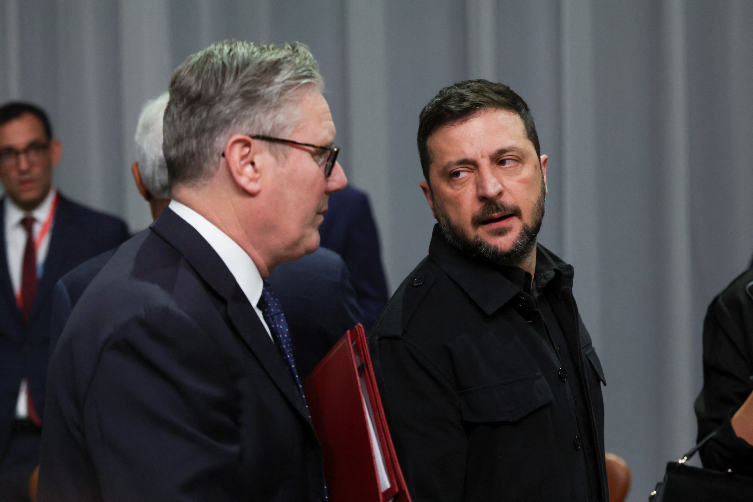 Sir Keir Starmer talks to Ukrainian president Volodymyr Zelensky