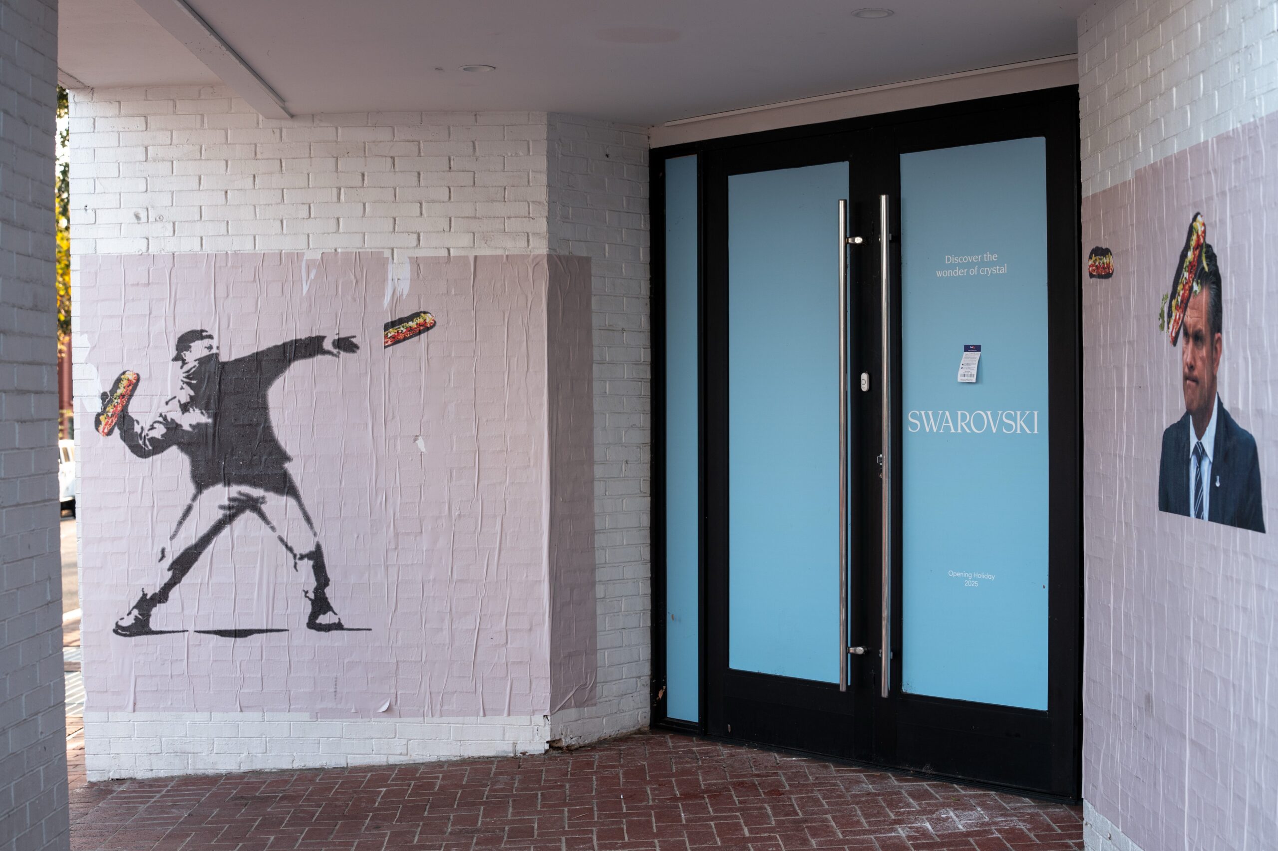 Artwork mimicking the throw