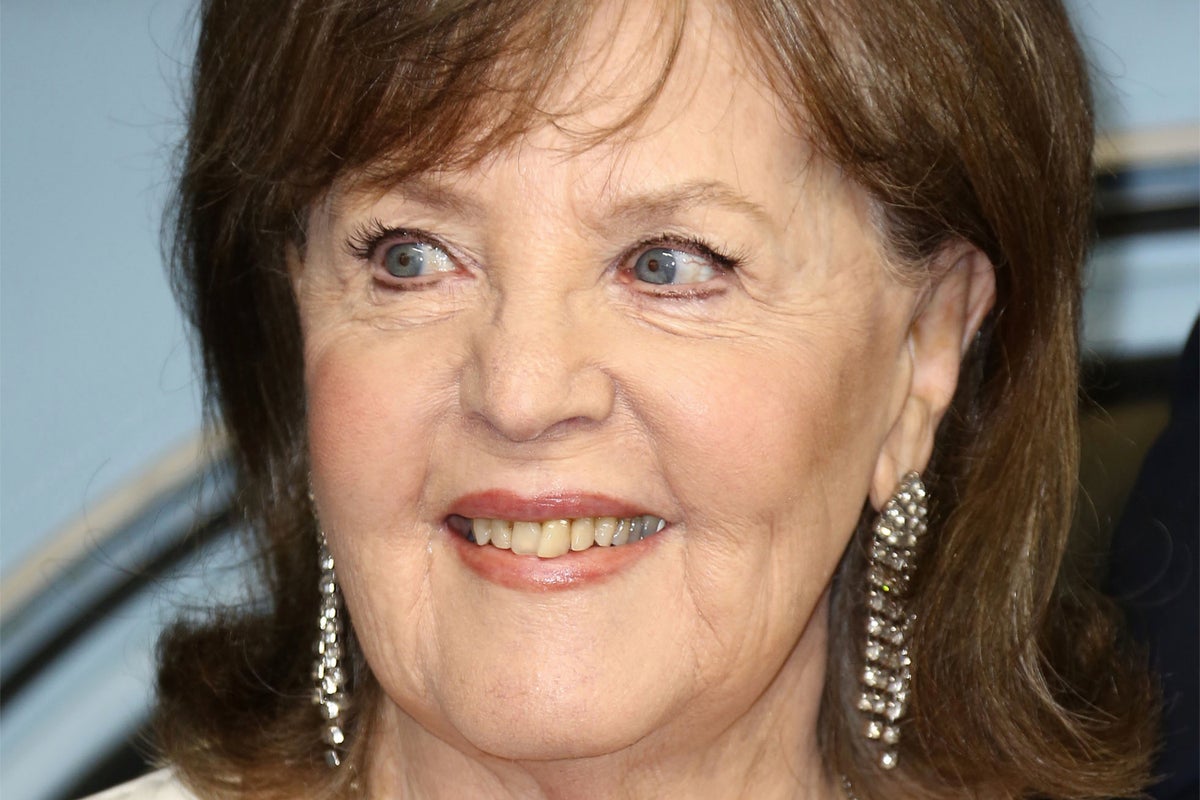 Pauline Collins, British actress who won cult following for Shirley