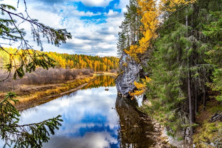 Misha and Vera go hiking in the Deer Brooks national park outside Yekaterinburg to escape thoughts of the Ukraine invasion (Photo: Vladimir Timofeev / iStockphoto / Getty)