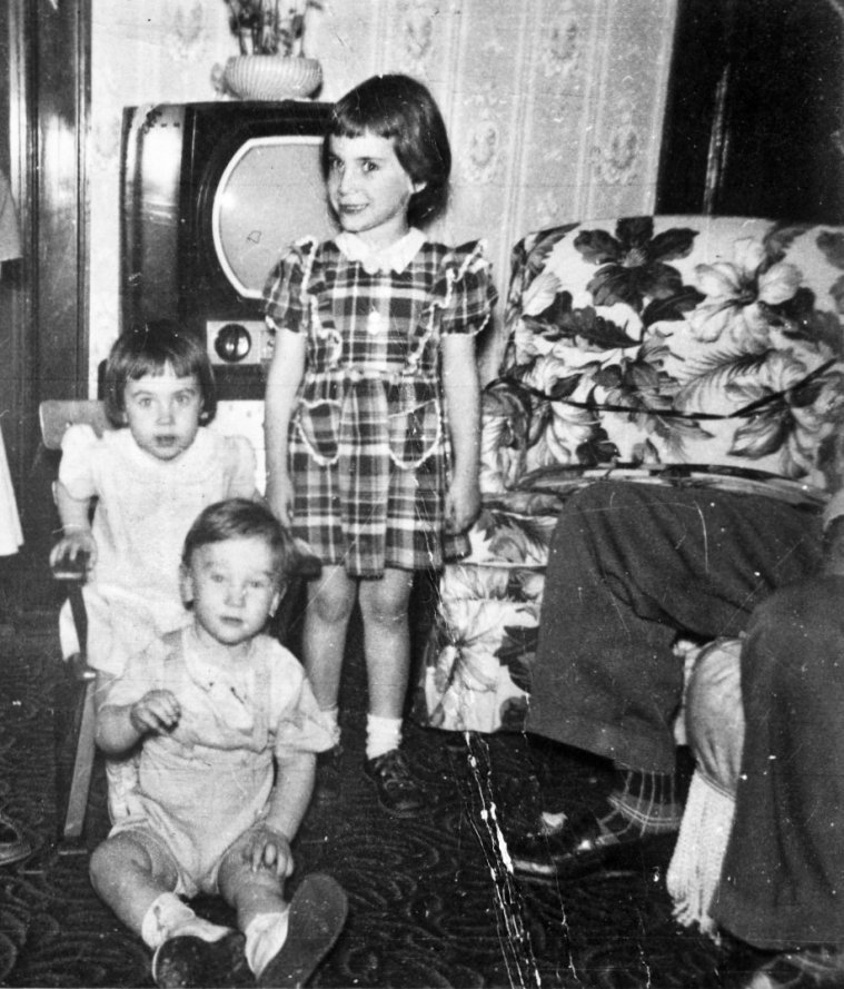 Bread of Angels A Memoir - Patti Smith Siblings p.18 Credit Patti Smith Image Via helena.yurdakul@bloomsbury.com We would ask that you do please stick to three max. Thank you so much. With best wishes, Helena