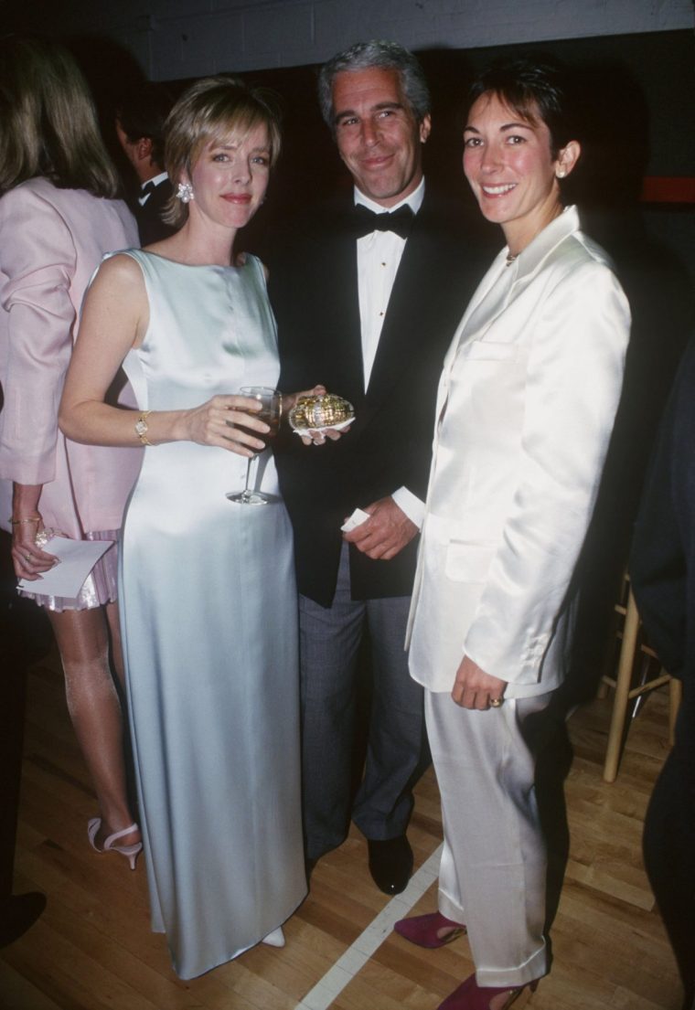 NEW YORK, NY - MAY 16: Carol Mack, Jeffrey Epstein and Ghislaine Maxwell attend Henry Street Settlement Event on May 16, 1995 in New York City. (Photo by Patrick McMullan via Getty Images)