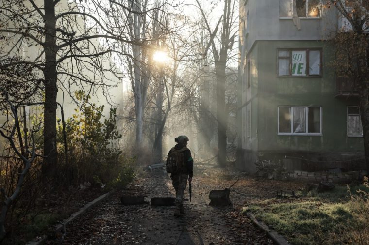 In this photo, taken on Nov. 15, 2025 and provided by Ukraine's 24th Mechanized Brigade press service, a Ukrainian soldier goes along a street in the frontline town of Kostyantynivka, the site of heavy battles with the Russian troops in the Donetsk region, Ukraine, Saturday, Nov. 15, 2025. (Oleg Petrasiuk/Ukraine's 24th Mechanized Brigade via AP)