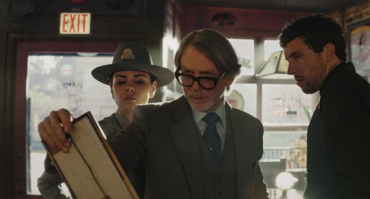 Wake Up Dead Man: A Knives Out Mystery. (L-R) Mila Kunis, Daniel Craig and Josh O???Connor in Wake Up Dead Man: A Knives Out Mystery. Cr. Courtesy of Netflix ?? 2025 film Still Netflix