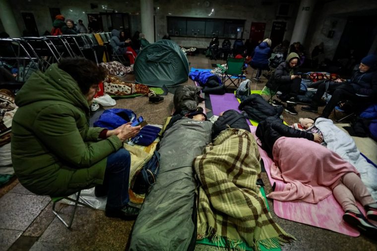 People take shelter inside a metro station during a Russian missile and drone strike, amid Russia's attack on Ukraine, in Kyiv, Ukraine November 25, 2025. REUTERS/Yan Dobronosov
