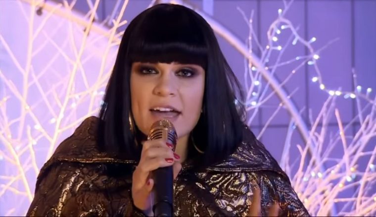 Jessie J - Price Tag acoustic-Top Of The Pops Christmas Screen grab from YouTube https://www.youtube.com/watch?v=T9WuNniJZs4