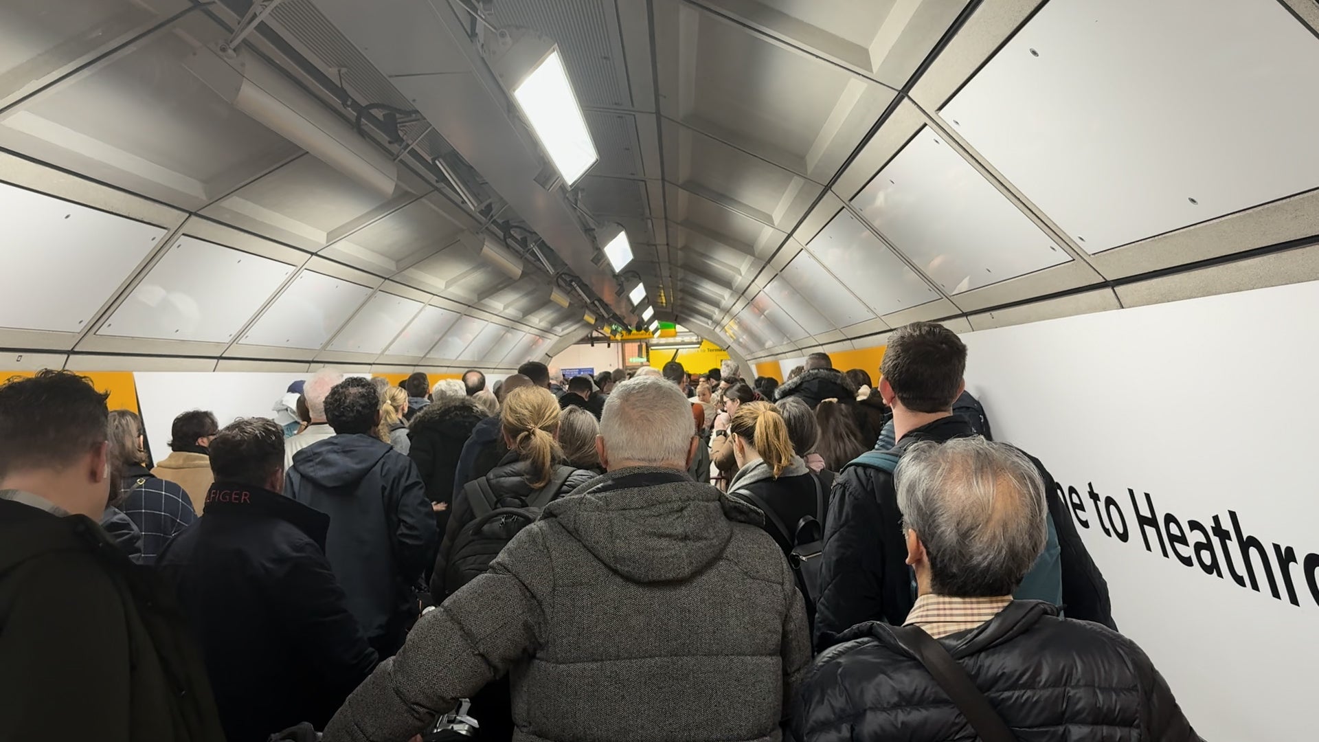 Congestion on the Elizabeth line after Heathrow incident